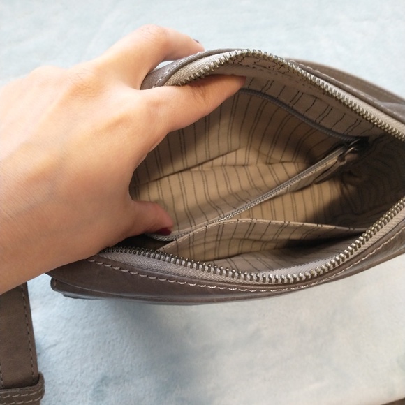 Frye Melissa Camera Crossbody bag. Ice (Gray). - Picture 8 of 12